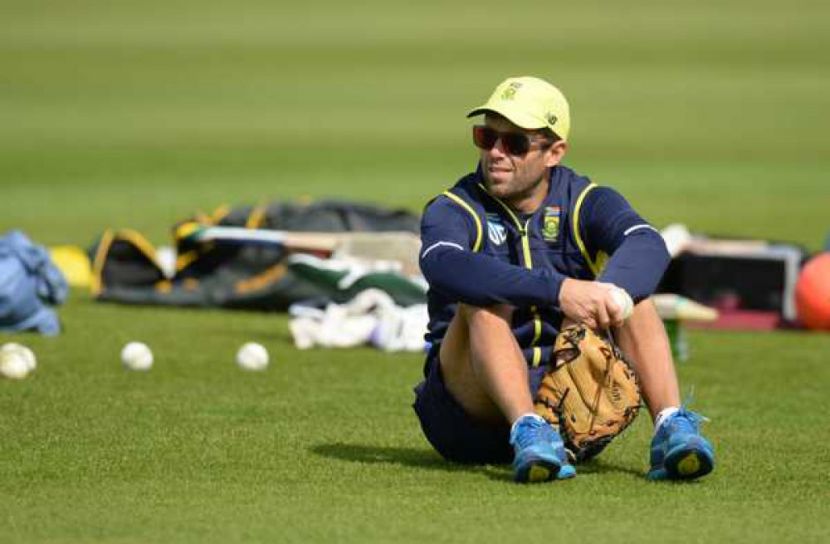 ব্যাটিং কোচের পদ ছাড়লেন নেইল ম্যাকেঞ্জি  