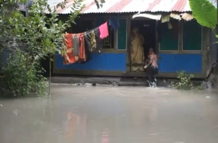 বিষখালী-সুগন্ধা-গাবখানের পানি ঢুকেছে বাড়ি-ঘরেও