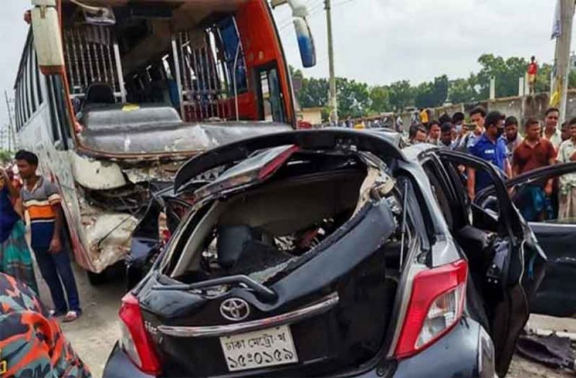 ভালুকায় বাস-প্রাইভেটকার সংঘর্ষ, নিহত ৬