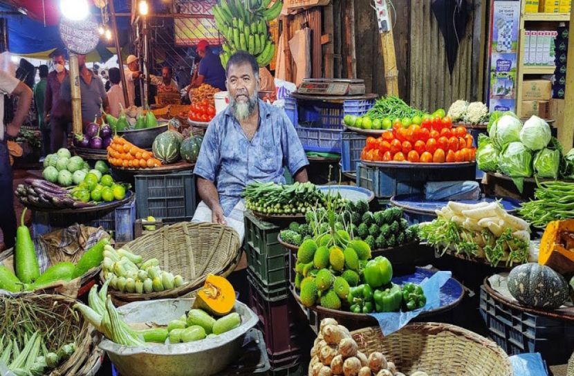 শাকসবজির দাম চড়া, কষ্টে নিম্ন আয়ের মানুষ