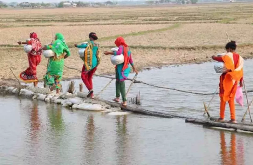 নারীদের জরায়ু সংক্রান্ত অসুখের তীব্রতা লোনাপানিপ্রবণ গ্রামগুলোতে বেশি