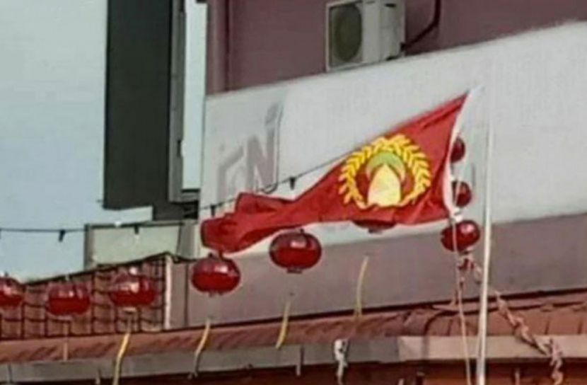 উল্টো করে পতাকা টানানোর দায়ে মালয়েশিয়ায় বাংলাদেশি গ্রেফতার