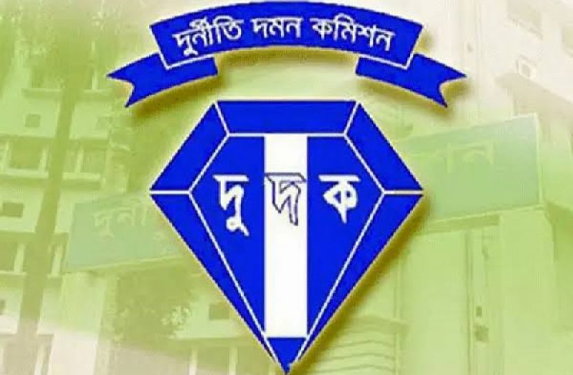 ওসি প্রদীপ ও তার স্ত্রীর বিরুদ্ধে মামলা