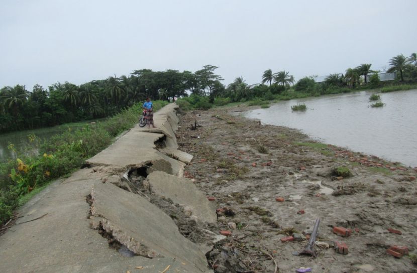 মেঘনার ভাঙনে ছোট হয়ে আসছে মনপুরা