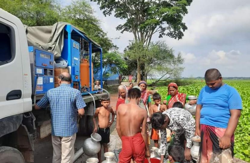 বন্যাদুর্গতরা পাচ্ছেন নিরাপদ খাবার পানি