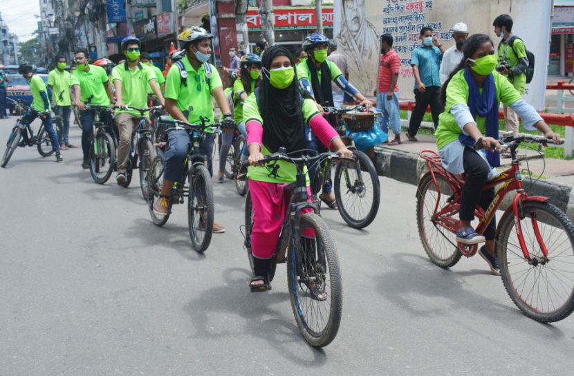 সাইকেল লেনের দাবিতে বরিশালে সাইকেল র‌্যালি