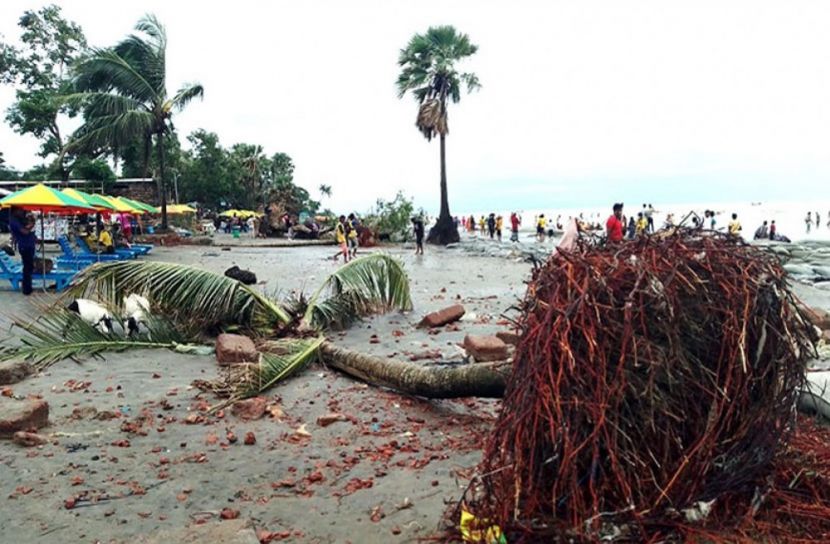 ঢেউয়ে লণ্ডভণ্ড কুয়াকাটা সৈকত