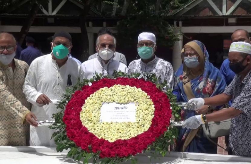 বঙ্গবন্ধুর সমাধিতে প্রেস কাউন্সিল চেয়ারম্যানের শ্রদ্ধা