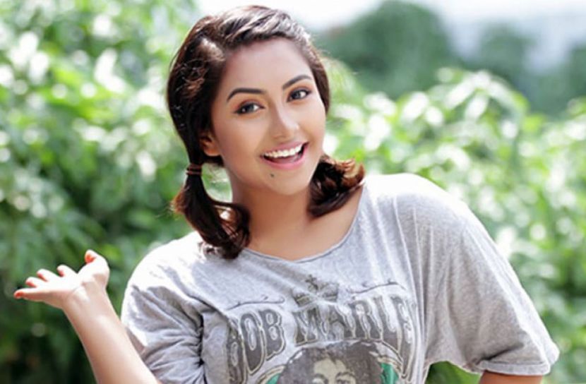 অনলাইন ব্যবসায় ব্যস্ত প্রসূন আজাদ