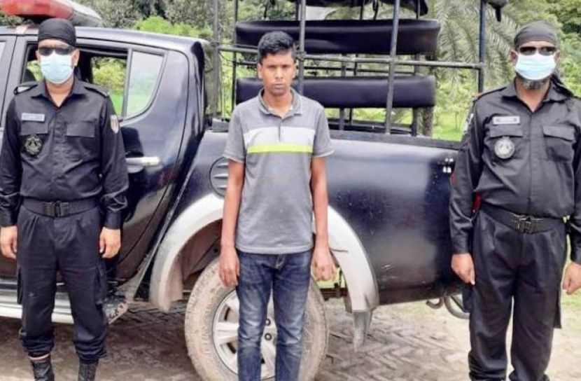 পিস্তল-গুলি-পোশাকসহ র‌্যাবের ভুয়া সদস্য গ্রেপ্তার