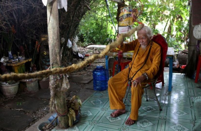 ৮০ বছরে একবারও চুল কাটেননি!