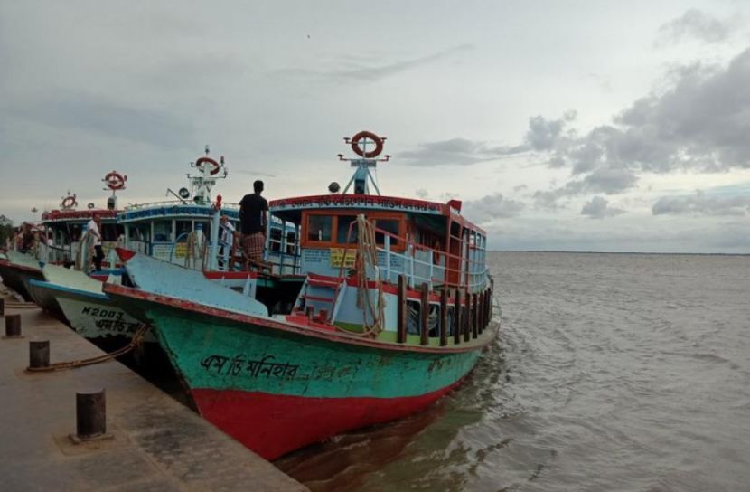 শিমুলিয়া ও পাটুরিয়ায় লঞ্চ চলাচল বন্ধ