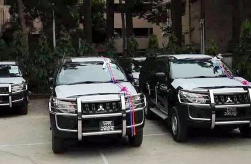 কোথায় যাচ্ছে কোটি টাকার সরকারী গাড়ি!