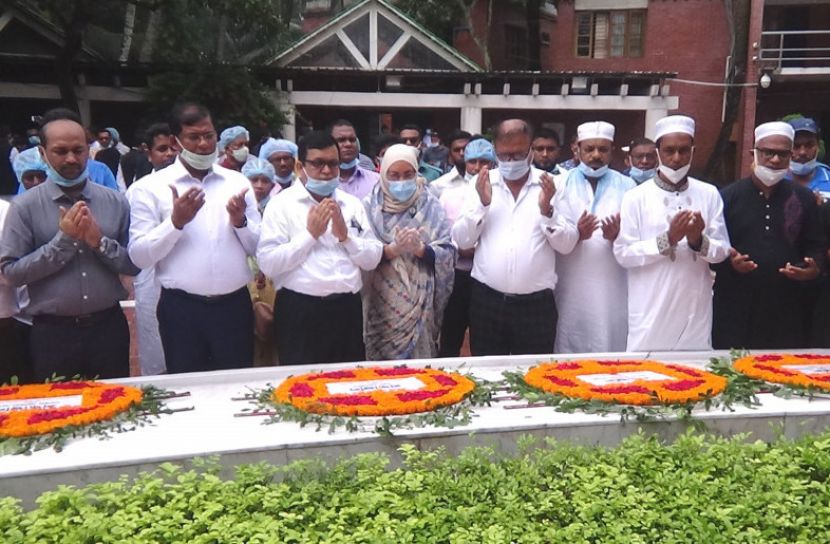 জাতির পিতার সমাধিতে ৪ সচিবের শ্রদ্ধাঞ্জলি