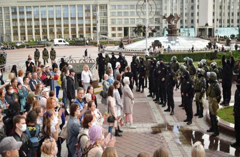 বিদেশি সাংবাদিকদের অ্যাক্রিডিটেশন কার্ড বাতিল করছে বেলারুশ