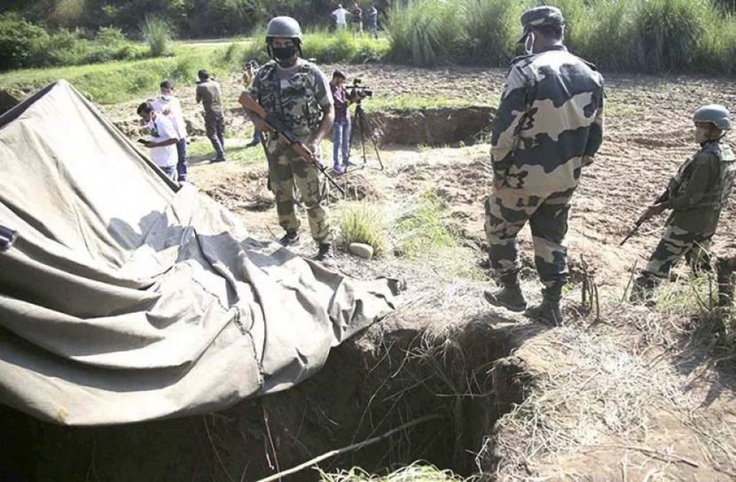 কাশ্মীরে ২০ মিটার দীর্ঘ সুড়ঙ্গের সন্ধান