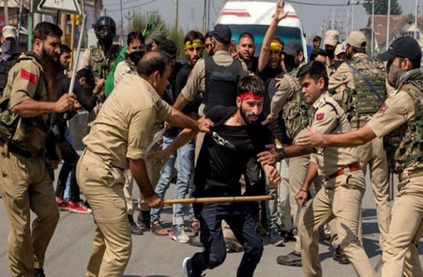 কাশ্মীরে তাজিয়া মিছিলে পুলিশের গুলি