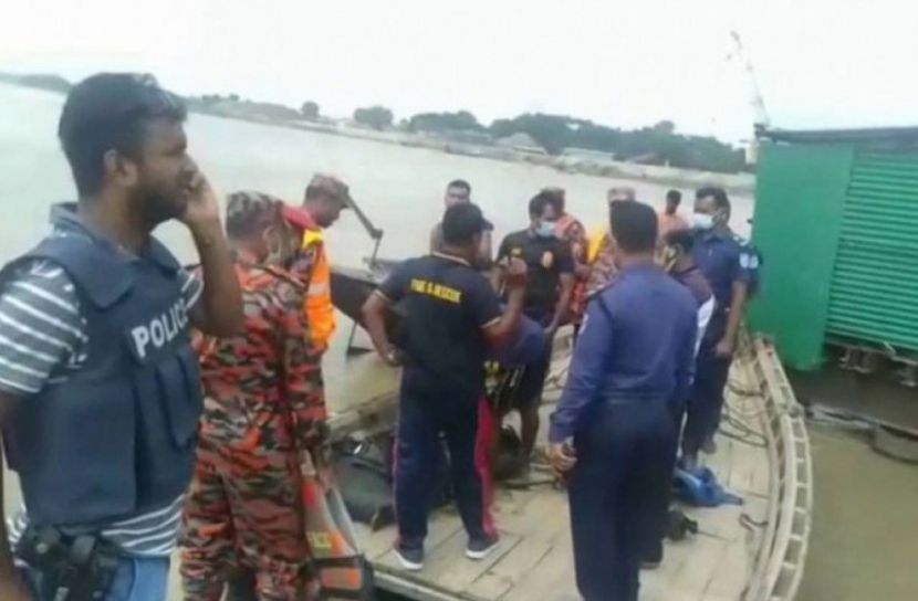 মধুমতিতে বাবার মরদেহ উদ্ধার, ছেলে এখনো নিখোঁজ  