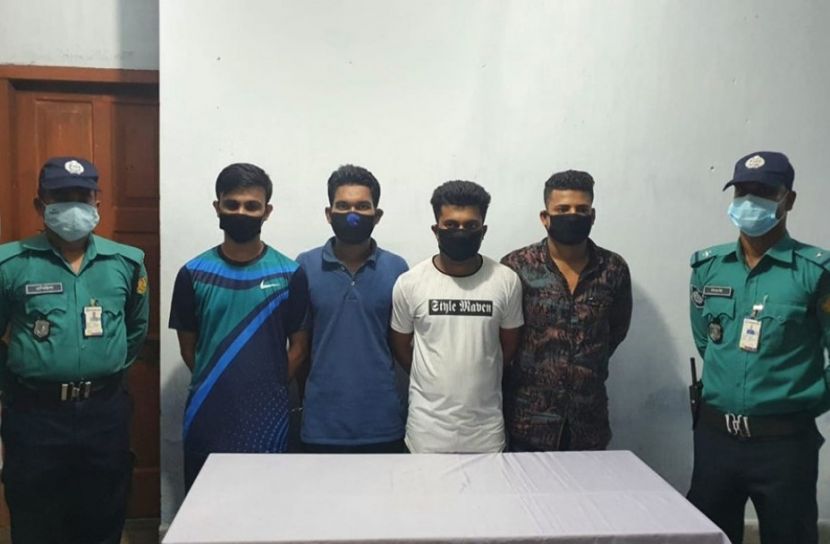 গ্রেপ্তারকৃত চার যুবক