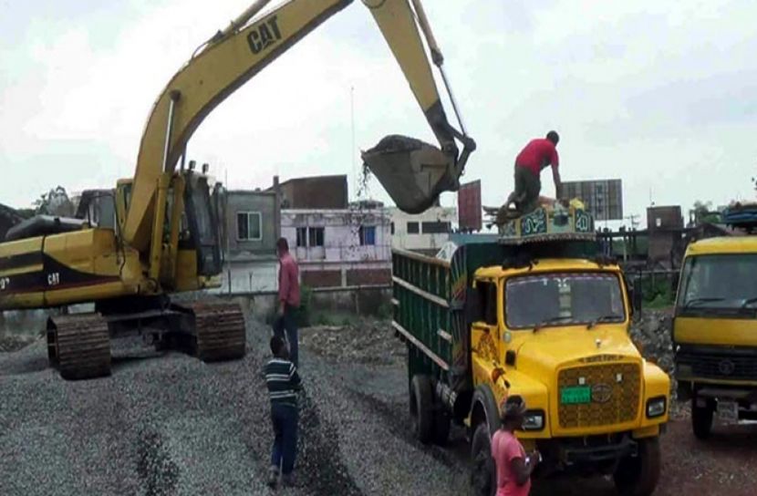 হিলি বন্দরে বেড়েছে পাথর আমদানি