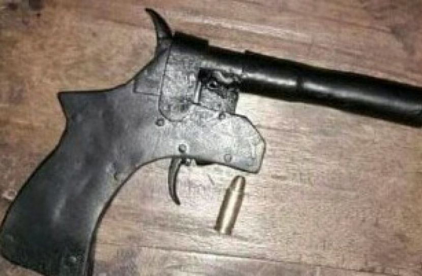 যশোরে পিস্তল-গুলিসহ যুবক গ্রেপ্তার