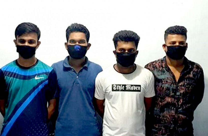 গ্রেপ্তারকৃত ৪ যুবক