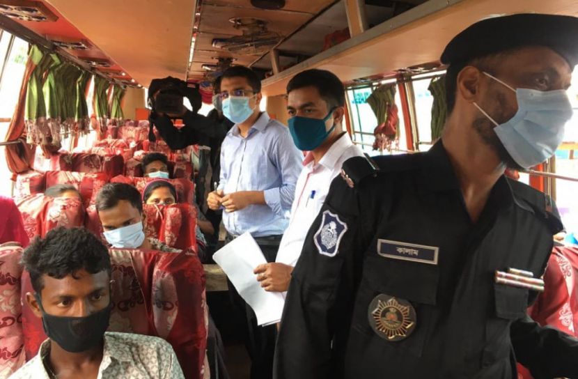 স্বাস্থ্যবিধি না মানায় বরিশালে ৮ জনকে জরিমানা