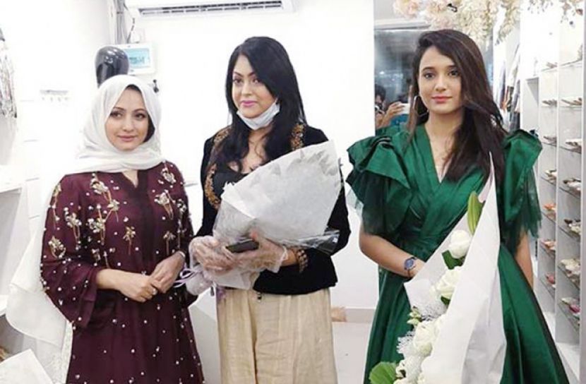 সুজানার ফ্যাশন হাউজে তারকা মেলা