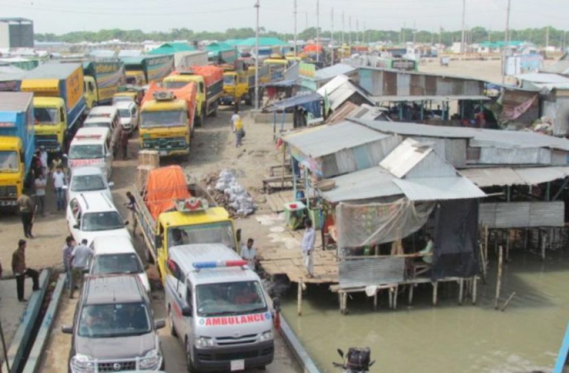 বর্তমানে চার শতাধিক গাড়ি পারের অপেক্ষায় আছে শিমুলিয়া ঘাটে