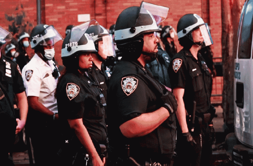 কৃষ্ণাঙ্গকে শ্বাসরোধে হত্যায় সাত পুলিশ বরখাস্ত