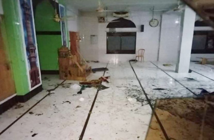 নারায়ণগঞ্জে নামাজের সময় মসজিদে এসি বিস্ফোরণ, দগ্ধ ৩৭
