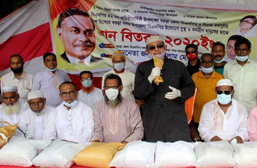 প্রতিষ্ঠাবার্ষিকী উপলক্ষে বগুড়ায় ত্রাণ বিএনপির বিতরণ