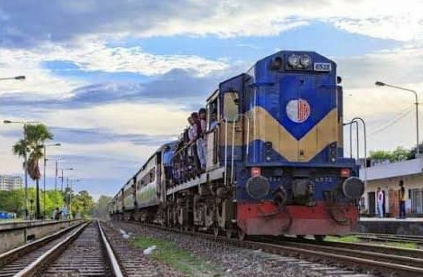 ৫ মাস পর ফের চললো খুলনা-বেনাপোল ট্রেন