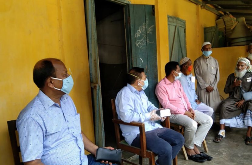 শ্রমিকদের সঙ্গে প্রশাসনের বৈঠক