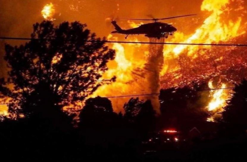 ক্যালিফোর্নিয়ায় দাবানলে জলধারায় আটকে আছেন অনেকে