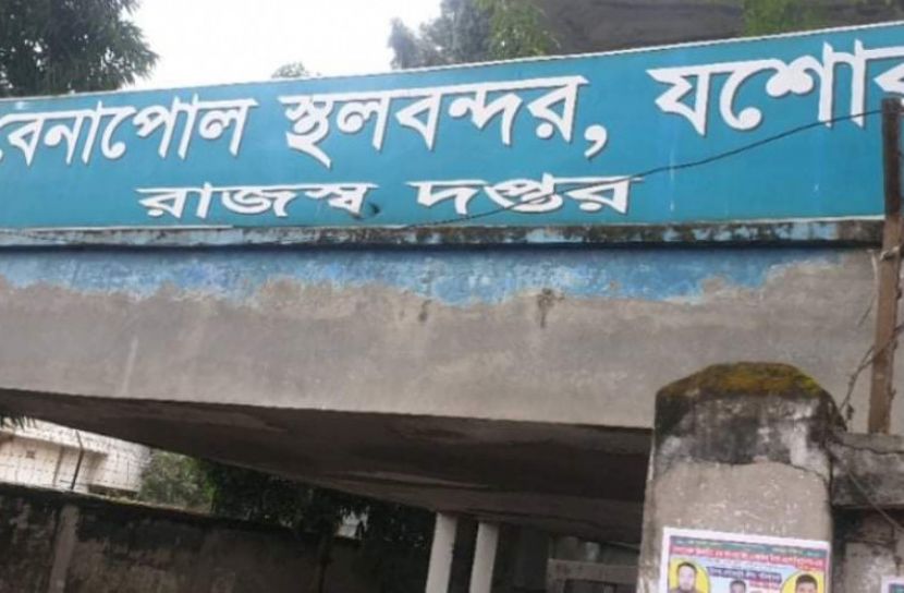 অব্যবস্থাপনায় বেনাপোলে বাণিজ্য বন্ধের হুমকি ভারতীয় ট্রাকচালকদের