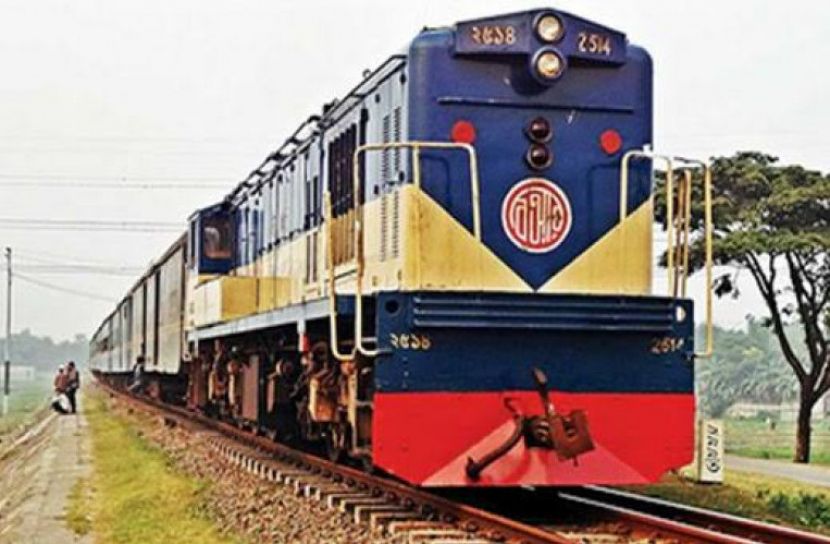 এবার কাউন্টারেও মিলবে ট্রেনের টিকিট