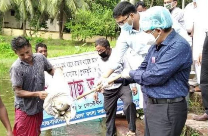 বোয়ালমারীতে ৩৬৮ কেজি মাছের পোনা অবমুক্ত