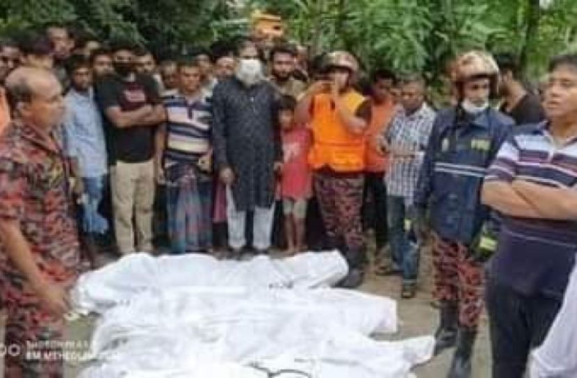 দুর্ঘটনাস্থলে নিহতদের মরদেহ