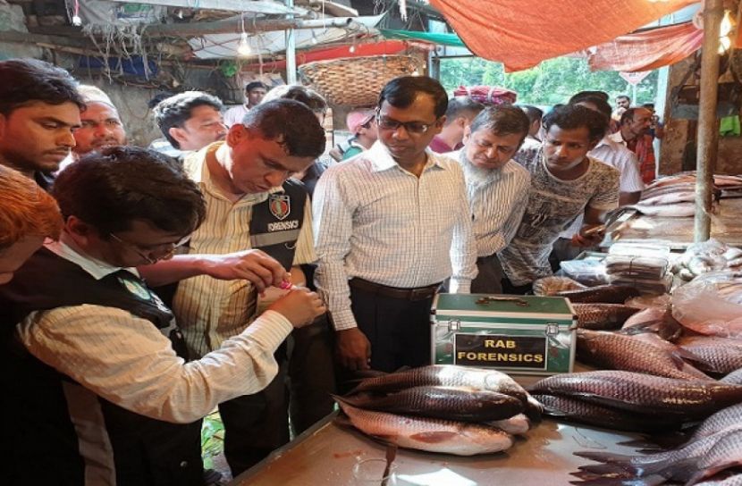 কারওয়ানবাজার মাছের আড়তে র‌্যাবের অভিযান