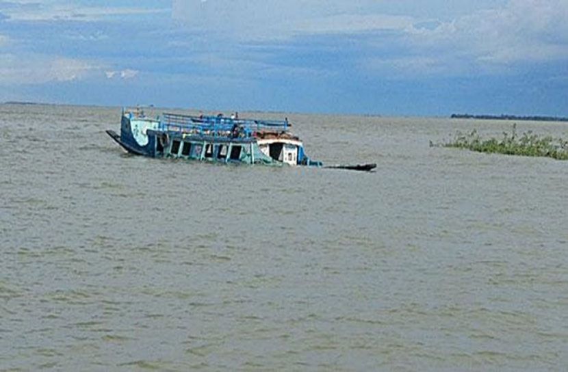 নেত্রকোণায় ট্রলারডুবির ঘটনায় পাঁচ জন গ্রেপ্তার