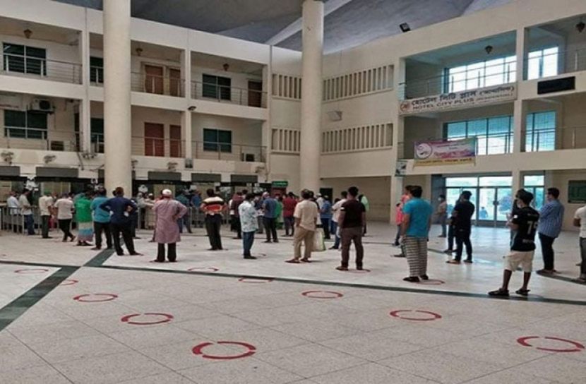 কাউন্টারেও মিলছে ট্রেনের টিকিট