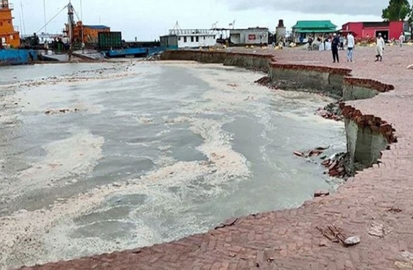 পদ্মার গ্রাসে শিমুলিয়া ঘাট