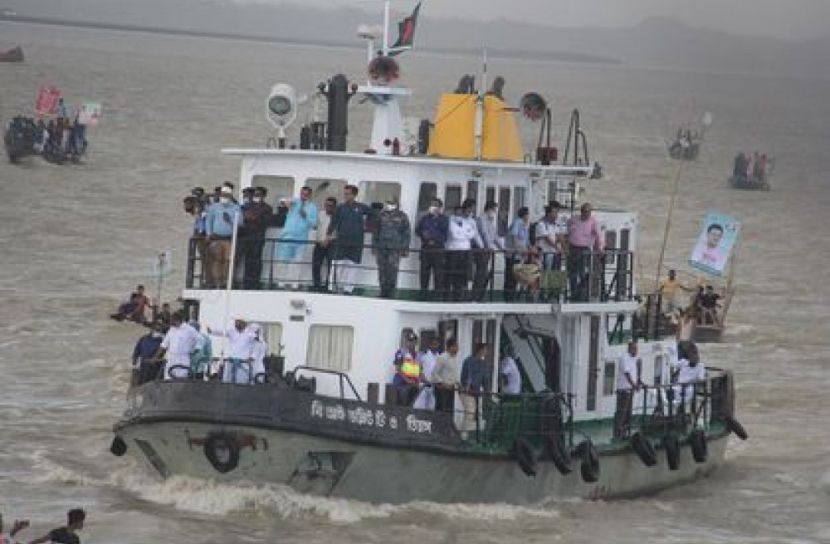 জনসভায় বক্তব্য দিচ্ছেন নৌ-পরিবহন প্রতিমন্ত্রী খালিদ মাহমুদ চৌধুরী