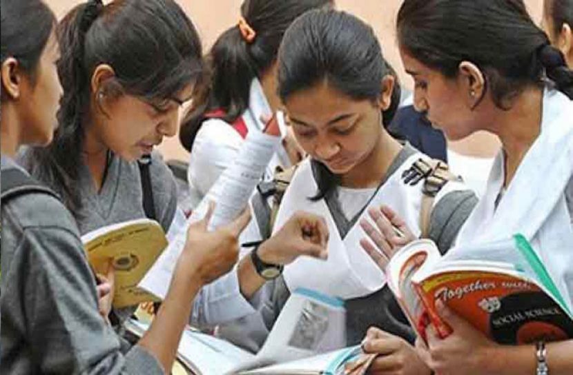 একাদশ শ্রেণিতে ভর্তির কার্যক্রম ২য় দিনের মতো চলছে