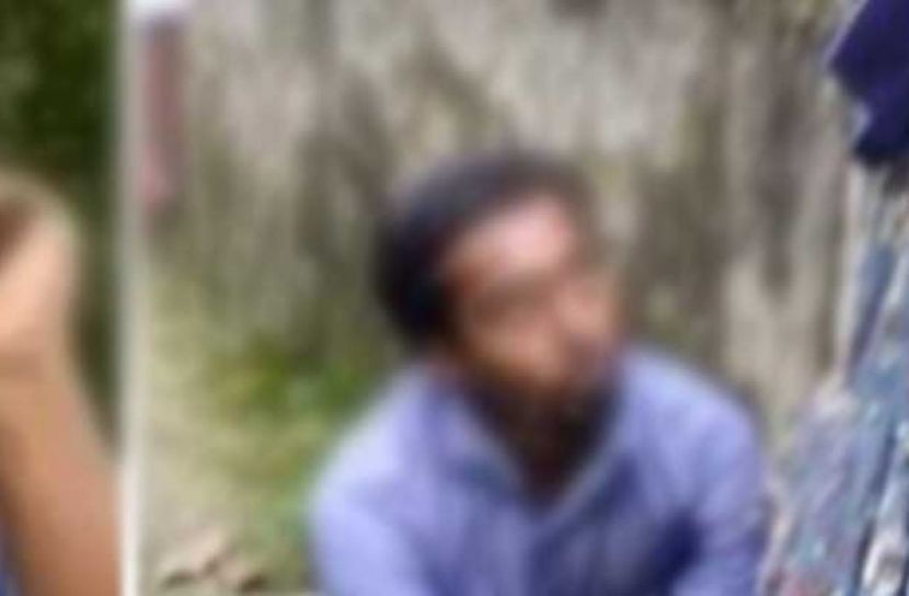 বরিশালে শিক্ষক‌কে কান ধ‌রে ওঠ-ব‌সের ঘটনায় মামলা 