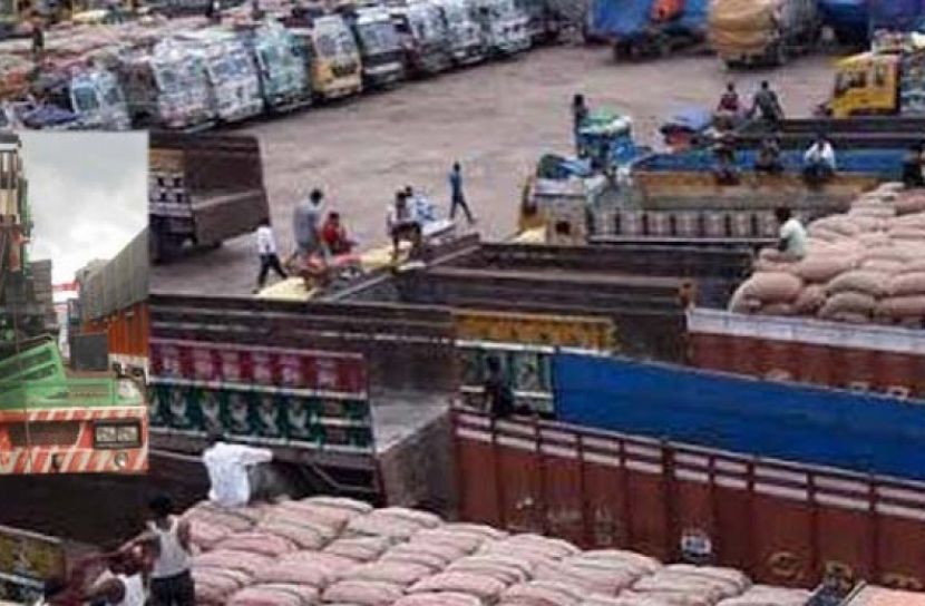ভয়াবহ পণ্যজটে বন্ধের শঙ্কা বেনাপোল বন্দর
