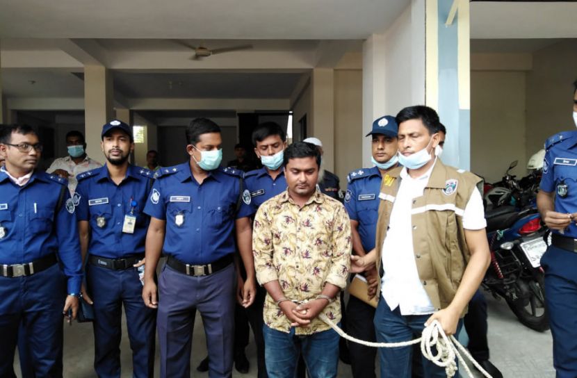 গ্রেপ্তারকৃত মনিরুজ্জামান চৌধুরী