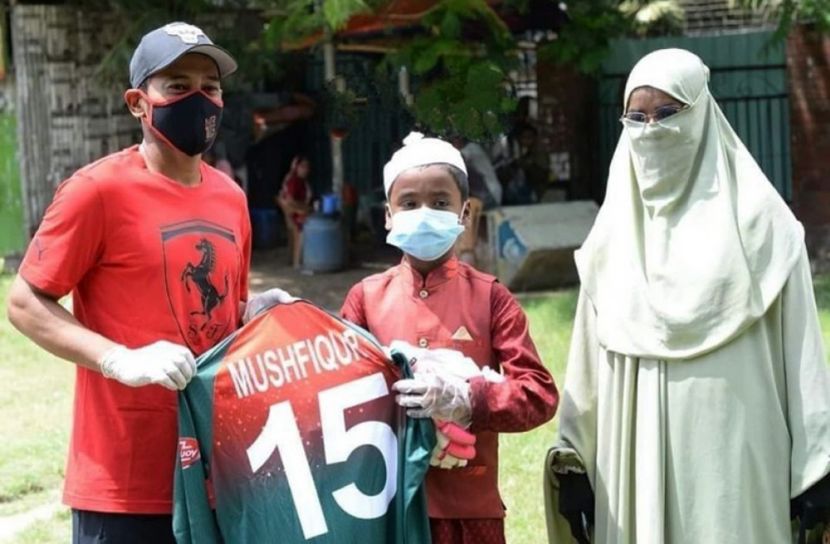 ভাইরাল হওয়া ক্রিকেটার মা-ছেলেকে মুশফিকের উপহার