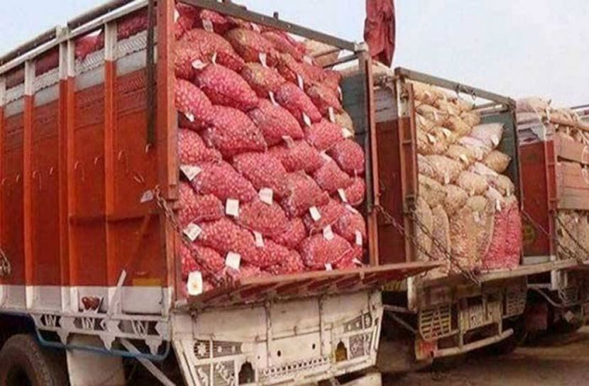 পেঁয়াজবোঝাই দেড় শতাধিক ট্রাক প্রবেশের অপেক্ষায়